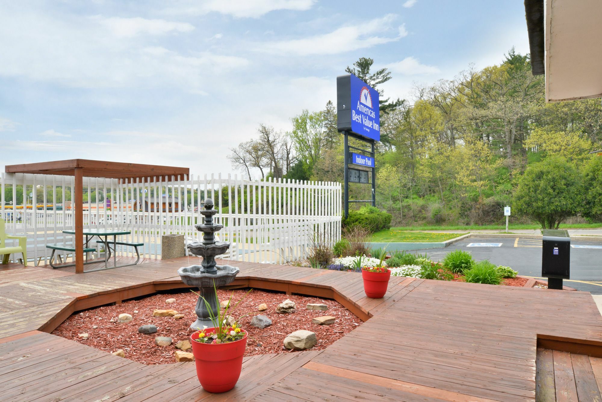 Days Inn & Suites By Wyndham Wisconsin Dells Exterior foto